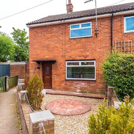 Cheerful 3 Bedroom Home With Parking Near Chester Saughall Экстерьер фото