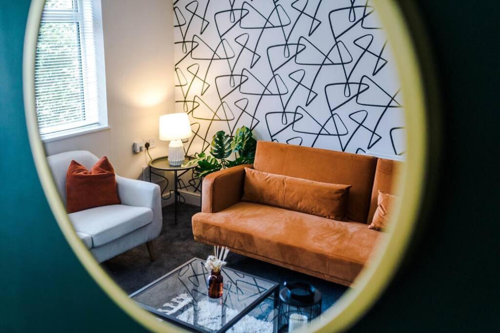 Cheerful 3 Bedroom Home With Parking Near Chester Saughall Экстерьер фото