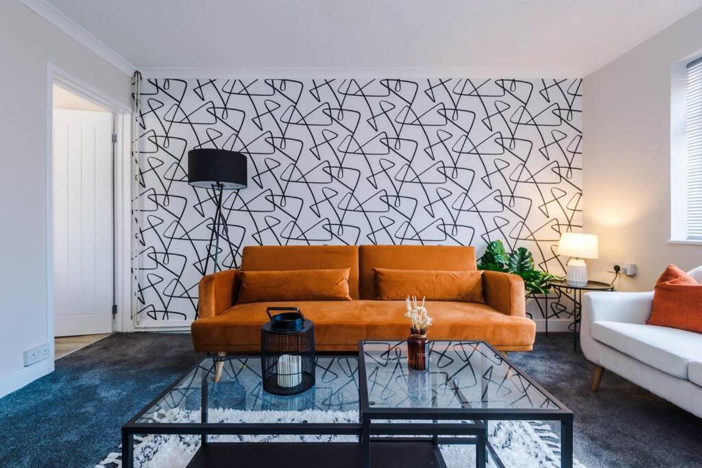 Cheerful 3 Bedroom Home With Parking Near Chester Saughall Экстерьер фото