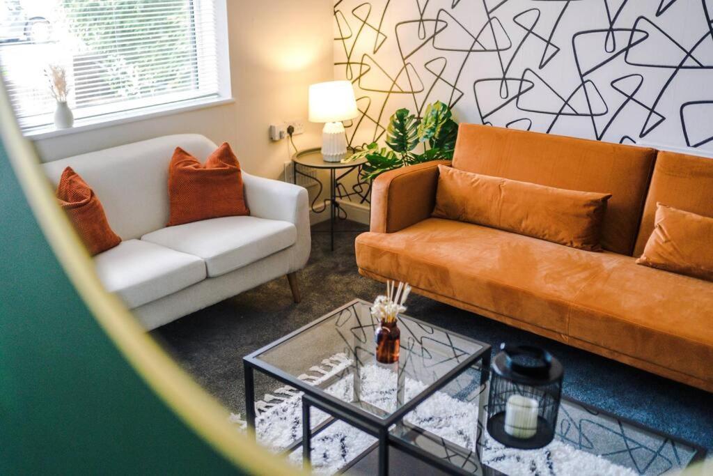 Cheerful 3 Bedroom Home With Parking Near Chester Saughall Экстерьер фото