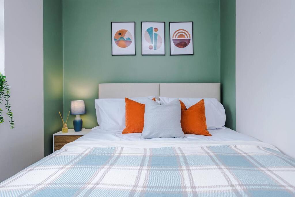Cheerful 3 Bedroom Home With Parking Near Chester Saughall Экстерьер фото