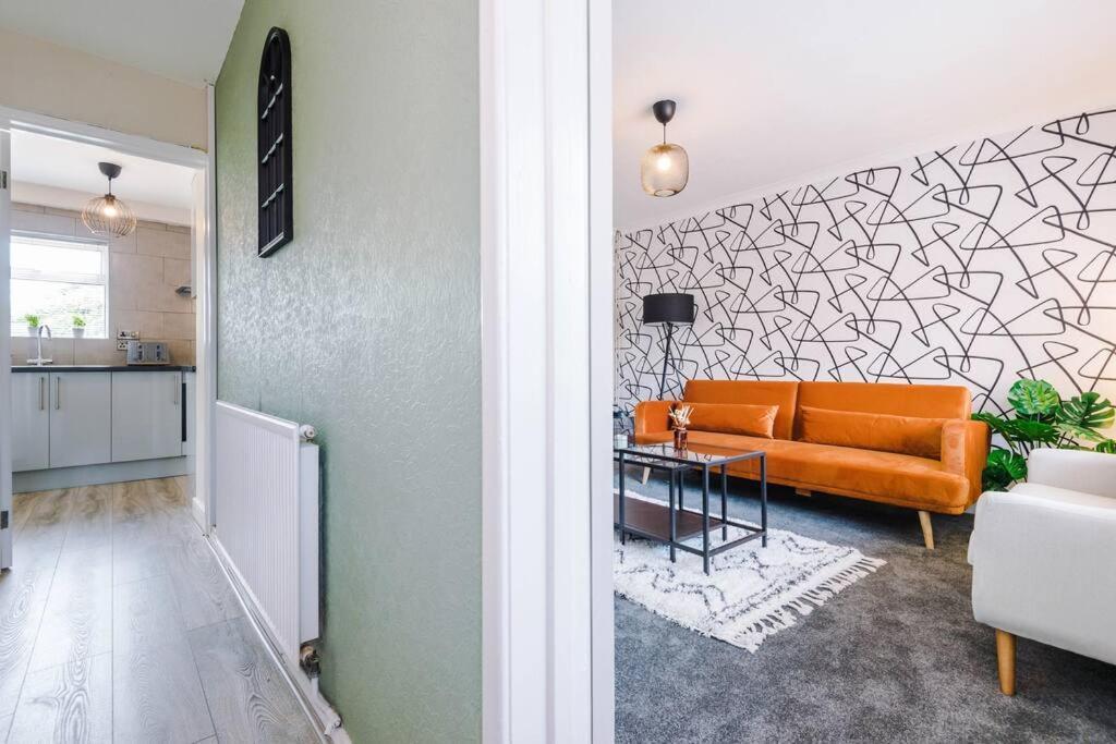 Cheerful 3 Bedroom Home With Parking Near Chester Saughall Экстерьер фото