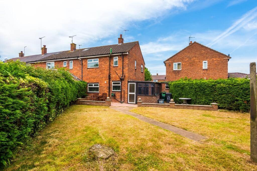 Cheerful 3 Bedroom Home With Parking Near Chester Saughall Экстерьер фото